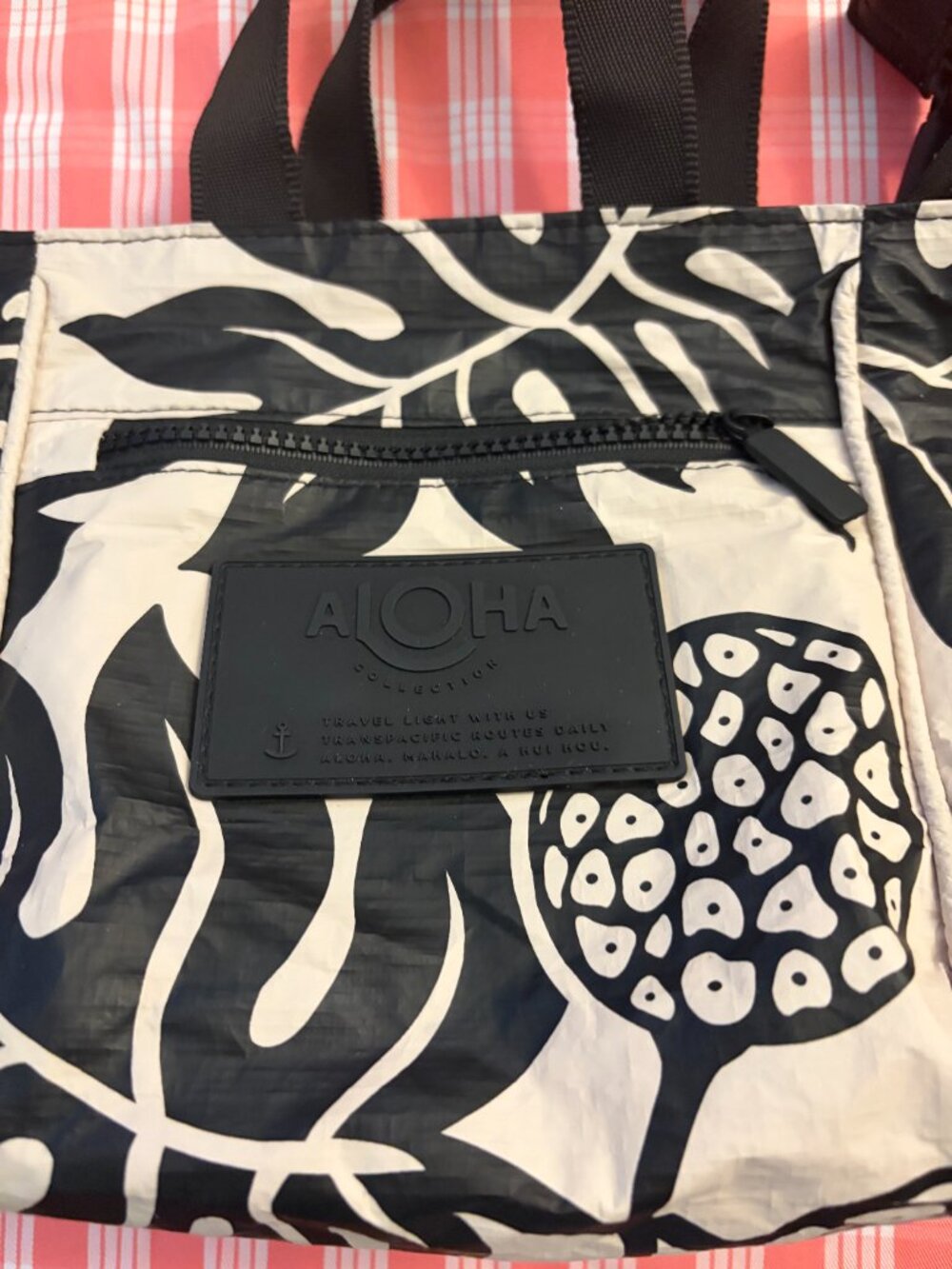 Aloha Collection Crossbody Holomua Like New! (Sale)  Final Price! - Picture 2 of 6